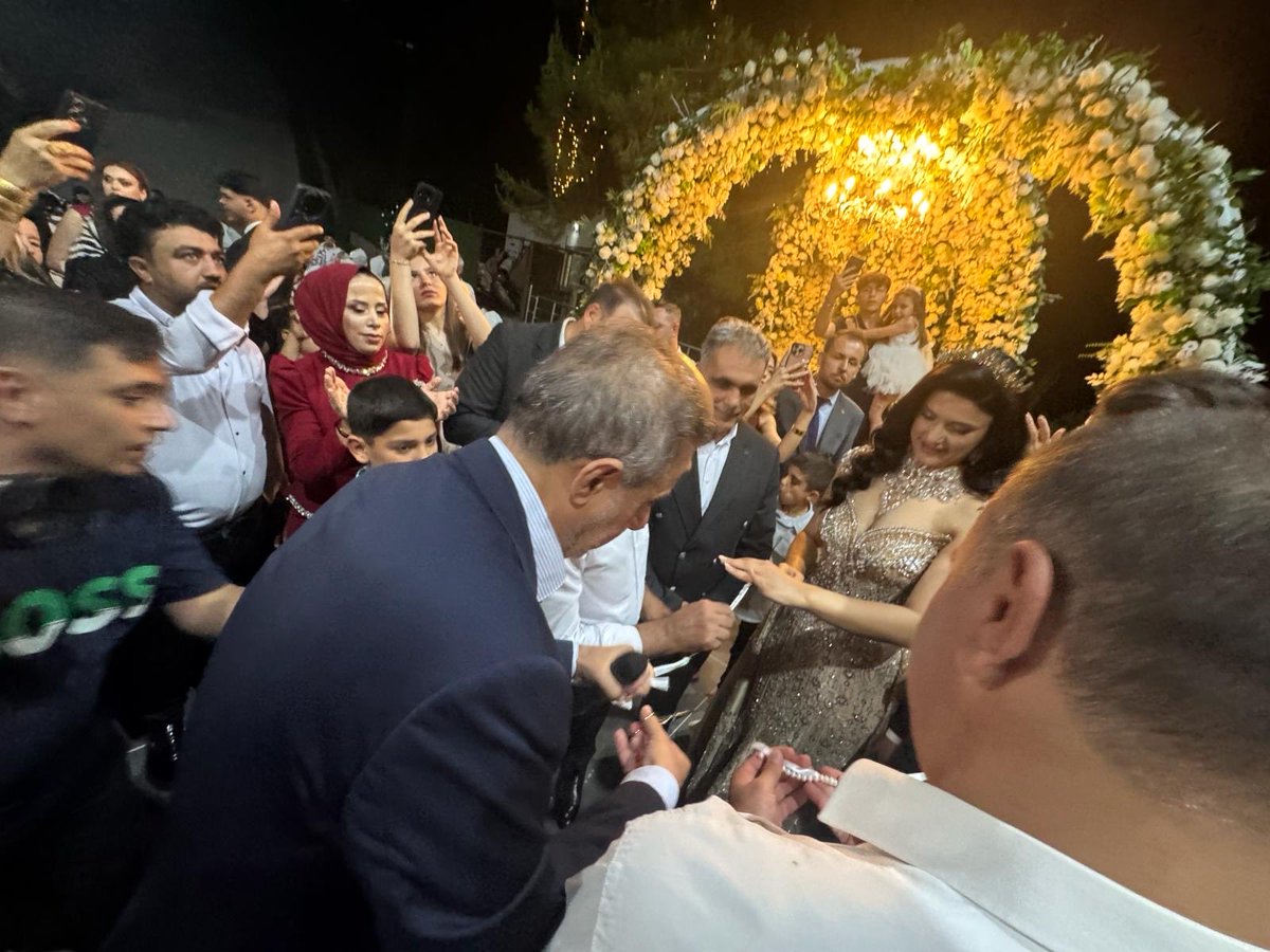 irfancelikaslan's tweet photo. 📍ŞEHİTKAMİL

Dostumuz Sayın Vahdet Demir’in yeğeni Önder ile Asya çiftinin nişan merasimine şahitlik ettik.

Genç çiftimizi tebrik ediyor, bir ömür boyu mutluluklar diliyorum. 

@Akparti 
@AKPartiG_Antep https://t.co/87uY2DuTwB