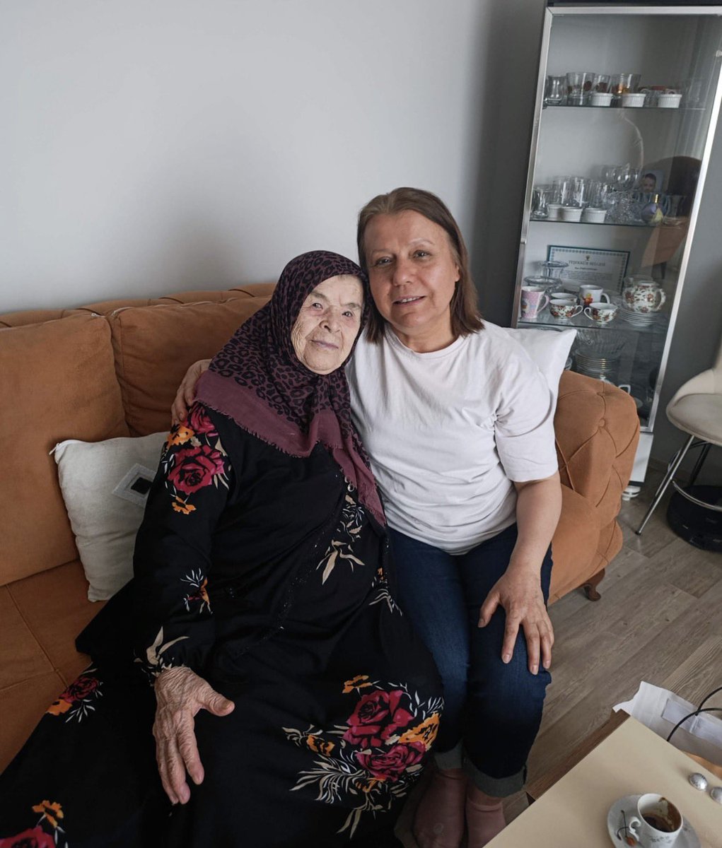 melikecilhan's tweet photo. Yaşamak su misali akıp giderken bize kalan bir vefa, bir selam birde dualardır. Dua’ların bereketini, Cuma’nın feyzini bereketini paylaşmak…
Üyelerimizi ziyaret…
#HayırlıCumalar https://t.co/8qxBS2GtG9