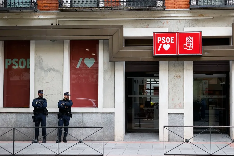 EugenioValle64's tweet photo. 🚨 188.000 EUROS CON FACTURAS FALSAS
Eso pagó el PSOE a su cloaca para atacar a los jueces que investigan a la mujer y al hermano de Sánchez.
Las cuotas de los militantes, financiando una "estructura criminal". Lo dice la UCO.
🔁 RT 🇪🇸 #Cloacas https://t.co/xPio9Nks1w