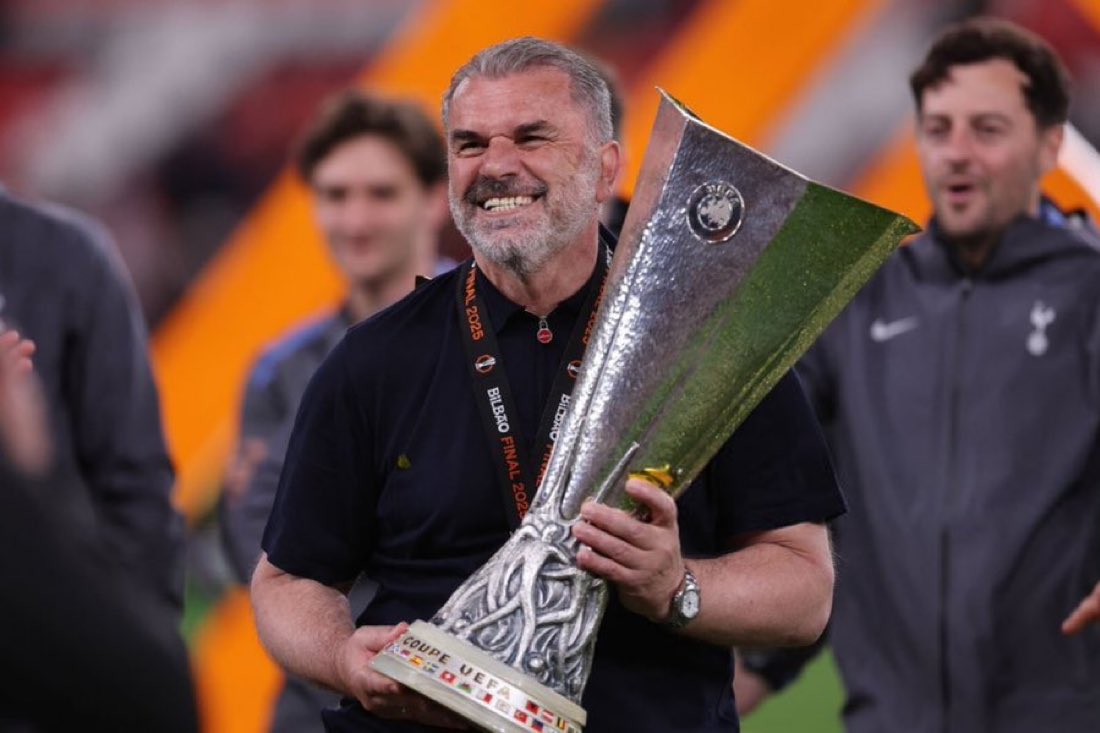 Nawaf_STATS's tweet photo. توتنهام مانافس على الهبوط مع آنج خير شر

الفريق كان يعاني من اصابات كثيرة
ومع كثرة الاصابات والمشاركة في جميع المسابقات المحلية والاوروبية اضطر آنج في النصف الثاني من الدوري انه يلعب مباريات الدوري بلاعبين الاكاديمية 

اصابات الفريق (بالأشهر) كانت لنجوم الفريق حرفيًا

روميرو
فان دي فين
ماديسون
سون
كولوسيفسكي
اودوجي
ريتشارليسون وسولانكي
حتى الحارس فيكاريو غاب!

تتكلم عن الفريق الاساسي بشكل كامل تقريبًا على فترات متفاوتة طوال الموسم، المباريات اللي لعبوا فيها مع بعض حرفيًا تنعد ��لى اصابع اليد الواحدة .. ومين المعوض لهم؟

مايكي مور (١٦ سنة)
اجاي (١٦ سنة)
سكارليت (١٩ سنة)
ارتشي غراي (١٩ سنة) وهاللاعب اضطر يلعب محور وظهير يمين ويسار وقلب دفاع بذاك الموسم😟!!

كيف توتنهام مانافس على الهبوط وهو المركز ١٧ ؟

انج اتخذ قرار التضحية بالدوري بعد ماشاف الفارق الكبير بينه وبين الاندية الثلاثة اللي بتهبط وكان عادي عنده يخسر مباريات الدوري ولكن بسبيل تحقيق الدوري الاوروبي المؤهل لدوري الابطال .. لتحقيق بطولة لنادي غاب عن البطولات + التأهل للأبطال رغم التضحية بالدوري 

طريقته كانت خطيرة ؟
نعم ولكن مدرب شجاع وعارف وش يبي ومتى ياخذ اللي يبي ويوم شاف الدوري طار عليه والمركز المؤهل الابطال صعب بضل الاصابات ؟ قرر يتخذ هالقرار بالتضحية بعد ماشاف ان الفرق اللي بتهبط بعيدة جدًا عنه نقطيًا