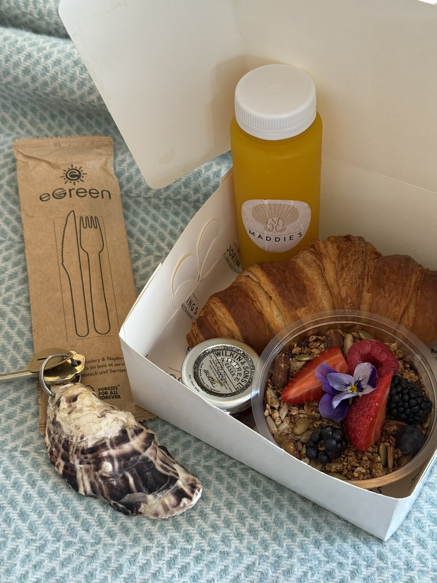 IselinJones's tweet photo. There’s no resting on your laurels in #hospitality- ever! Every day is a day of pushing- boundaries, concepts, development, new products…. Today was a great day. We finished a mini refurb of room 5- and launched an upgraded breakfast box for early departures! That’s #progress! https://t.co/GGBO0zAN0u
