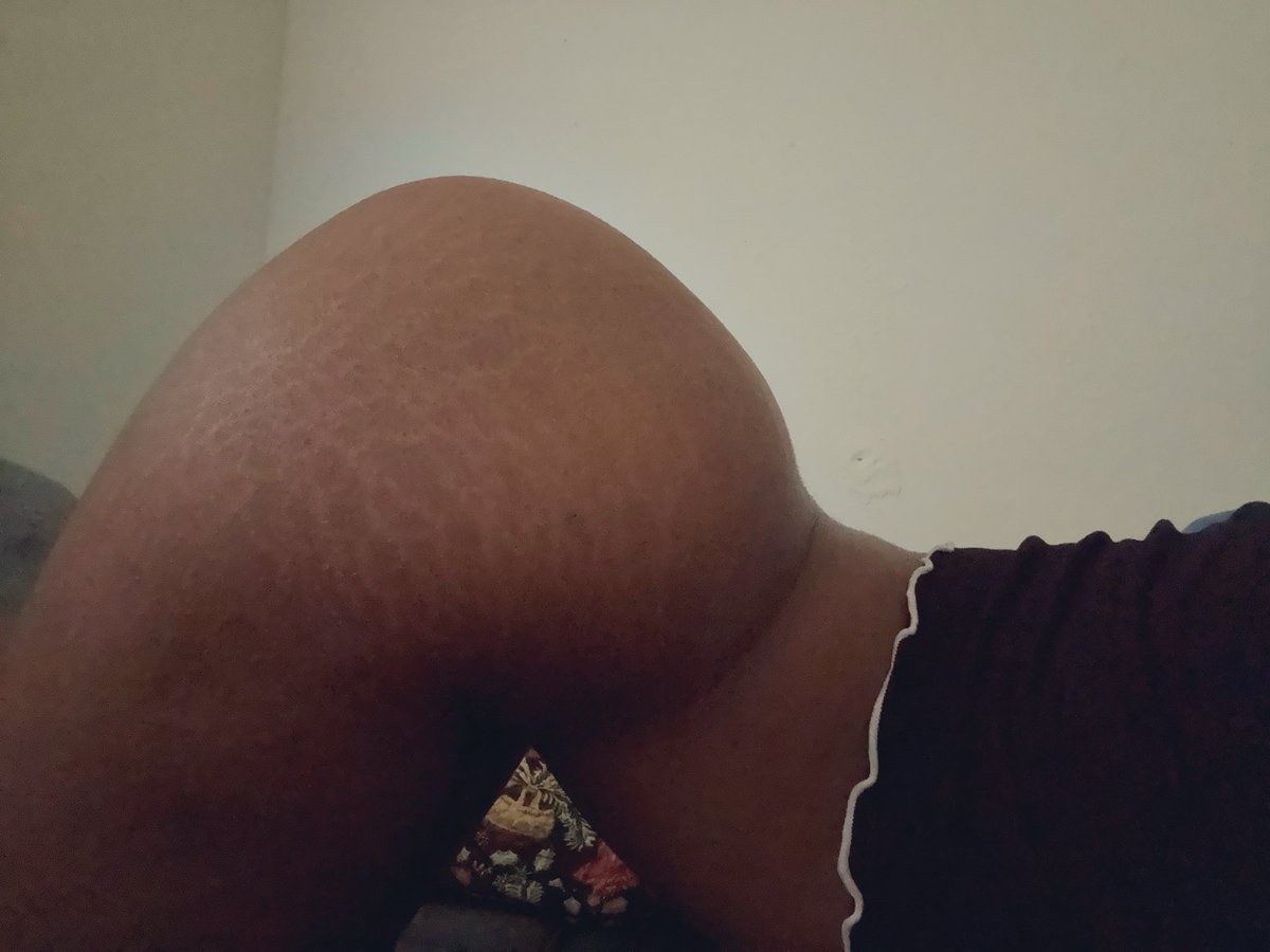 actuallydanai's tweet photo. moot asked to see my arch 🤭
#nsfwtwtًً #ebony #petite https://t.co/JbV5LeWwLV