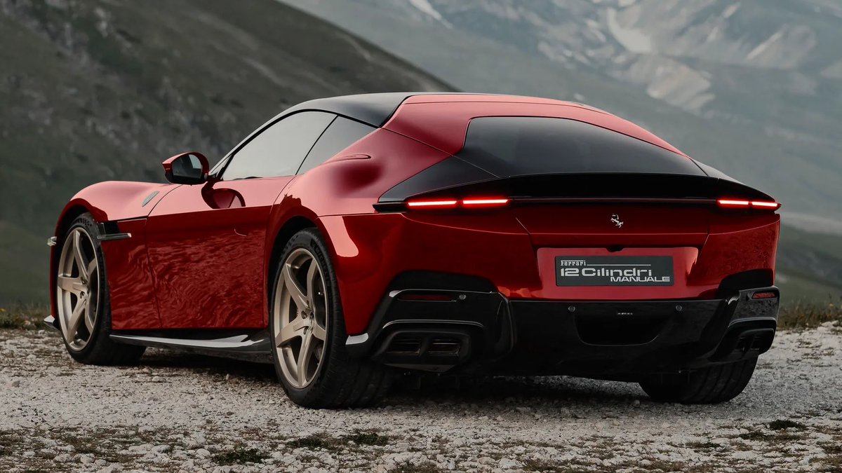 ferhatalbayrak's tweet photo. Ferrari 12cilindri Manuale. 
Iticilerle robotize edilmis manuel. Bir bakima F1 vitesin tam ters muhendislik hali. 
190.000 EUR fiyat farki. 1499 uretim. Hepsi Tailor-Made olmak zorunda. Yani en az 200K+ daha. 

Top Client’lar icin yeni bir alokasyon cazibesi. 

Evet CC850 benzeri teknolojisi ama aynisi degil. 

Luce’den sonra tanitilmasi manidar. 😎