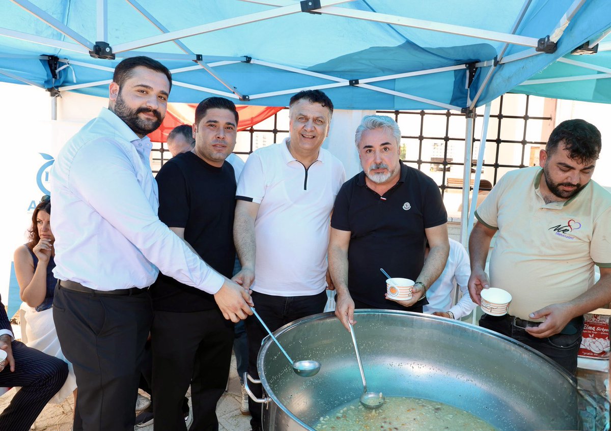 denizkaratas07's tweet photo. 📍AKSU Merkez Cami önünde, Cuma namazı sonrası, derneğimiz AKGİAD tarafından düzenlenen aşure etkinliğine katılarak birlik, beraberlik ve paylaşma kültürünü hep birlikte yaşadık.

Bu anlamlı organizasyonda emeği geçen başta Başkanımız Sn Ramazan Göktaş ve yönetim kurulumuz olmak üzere tüm katkı sunanlara teşekkür ediyor;  kardeşlik ruhunun daim olmasını temenni ediyoruz…
Hayırlı Cumalar🙏

#AKGİAD #AşureEtkinliği #MuharremAyı #BirlikBeraberlik #PaylaşmakGüzeldir #Dayanışma #Geleneklerimiz #ToplumsalBirlik