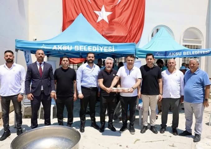 denizkaratas07's tweet photo. 📍AKSU Merkez Cami önünde, Cuma namazı sonrası, derneğimiz AKGİAD tarafından düzenlenen aşure etkinliğine katılarak birlik, beraberlik ve paylaşma kültürünü hep birlikte yaşadık.

Bu anlamlı organizasyonda emeği geçen başta Başkanımız Sn Ramazan Göktaş ve yönetim kurulumuz olmak üzere tüm katkı sunanlara teşekkür ediyor;  kardeşlik ruhunun daim olmasını temenni ediyoruz…
Hayırlı Cumalar🙏

#AKGİAD #AşureEtkinliği #MuharremAyı #BirlikBeraberlik #PaylaşmakGüzeldir #Dayanışma #Geleneklerimiz #ToplumsalBirlik