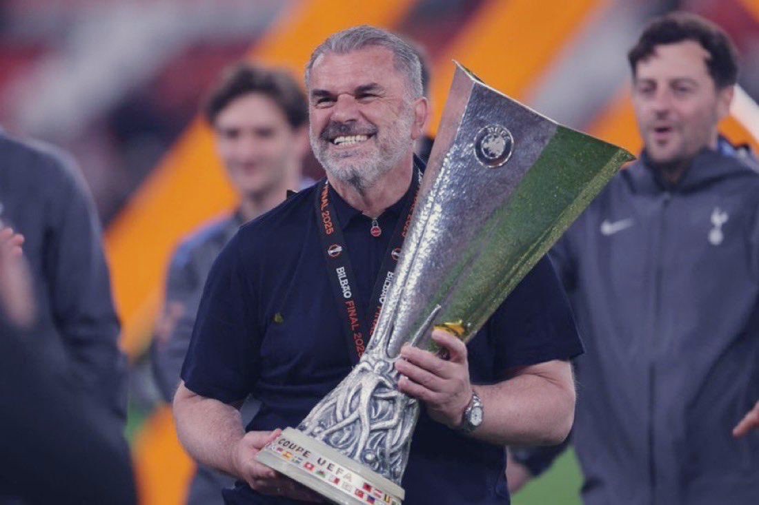 SharifAlmaliki's tweet photo. اهلا بكاتب التاريخ في معقل النصر العالمي !!
اهلا بالمدرب العملاق انجي بوستيكو جلو !!
شكرا سميدو وسيماو انتم سر التميز !!
هيا بنا جماهير الشمس نحو فجر جديد مع اول عالمي بالتوفيق 💛💙🤚 https://t.co/YCBlpRBk1k
