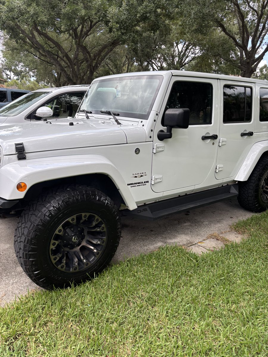 StaytonBrian's tweet photo. Got my Jeep detailed yesterday. Cleaned out the console- 10 years equates to 700+ quarters and 1300+ pennies! https://t.co/Y7D6s7CNky