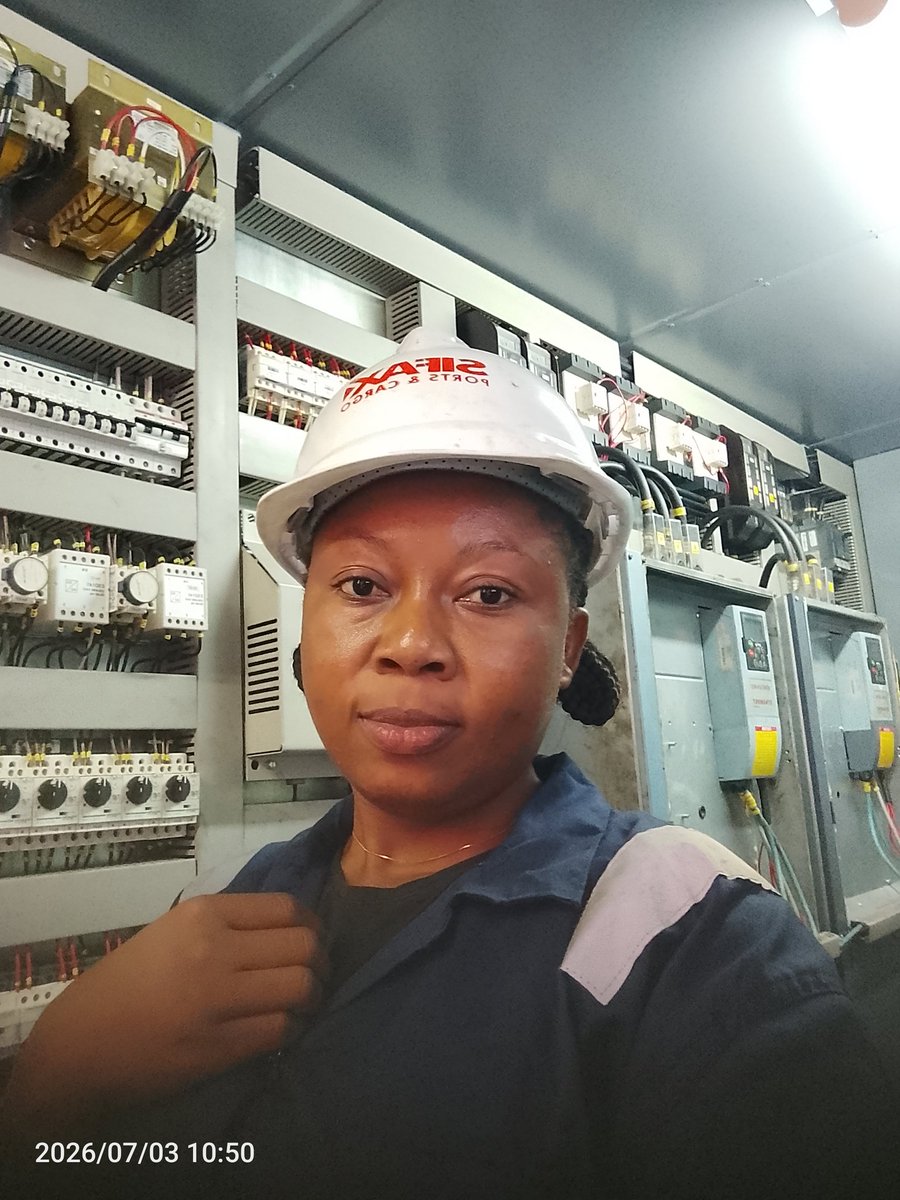 Alexandra_Dani5's tweet photo. RTG crane maintenance engineer,few days now we have been troubleshooting on a power issues,power breaker loosing electrical connections,was at the E-room and at the cabin troubleshooting,after everything we have done it's still not working so I decided to take a shot. https://t.co/jZ8cIlK1nw