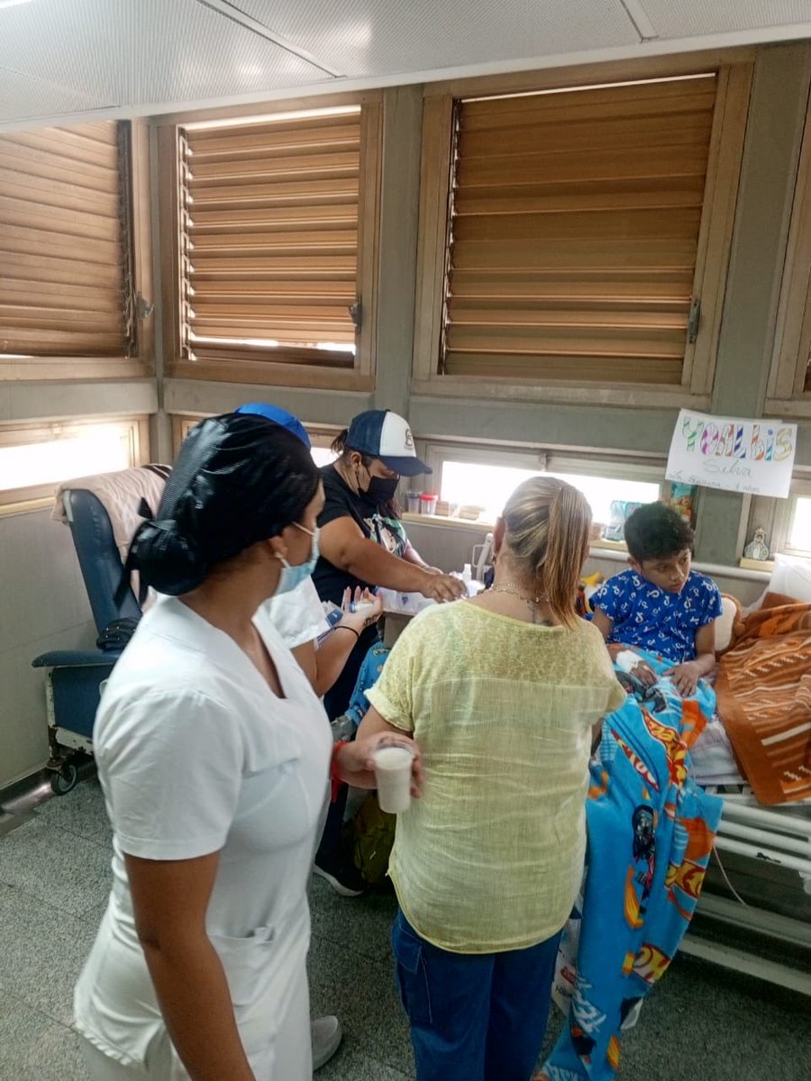 LuisEQuinteroA's tweet photo. Quiero informales a todos que durante todos estos días la comisión encargada de llevar sus donativos hacia las zonas afectadas por el terremoto que sacudió a nuestro país, cumplió con la misión encomendada, entregar a las familias los donativos . #MeridaSolidaria #SantaCruzdeMora https://t.co/tvQop164ir