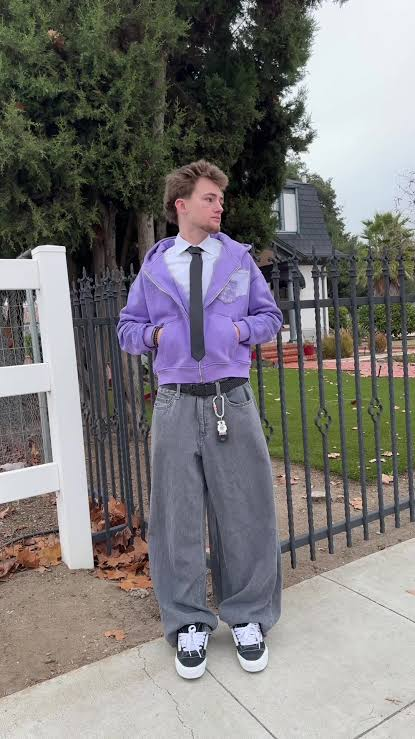 autogynesmiles's tweet photo. I think the worst fashion trend to come out of the 2020s is "smart streetwear" and its related silhouettes. Its actually so bad https://t.co/bsfKtHpCUC