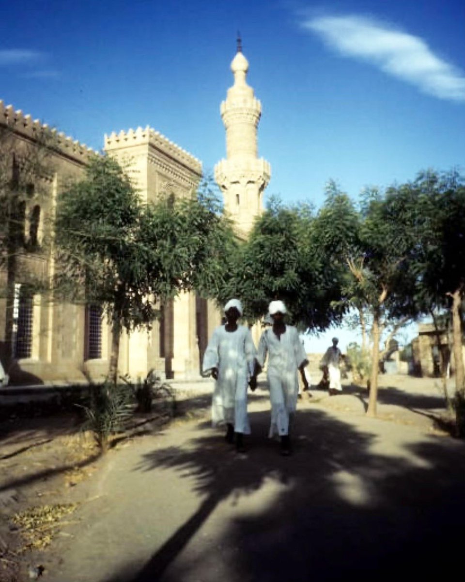 sudan_zaman's tweet photo. جامع الخرطوم الكبير، حوالي عام 1943 م.
الصورة بعدسة إيفان ديمتري.

#السودان_زمان || #sudan_zaman https://t.co/9D8KDzBDJO