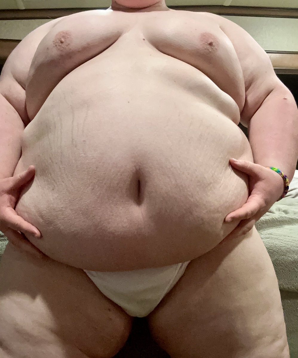staypuff_'s tweet photo. Im getting fat as fuckkkk…. Heading to a 4th of july cookout, and im gonna stuff this belly to the max. Whos gonna volunteer belly rubs 🥵🐷😅 https://t.co/hpNNWYjzEr