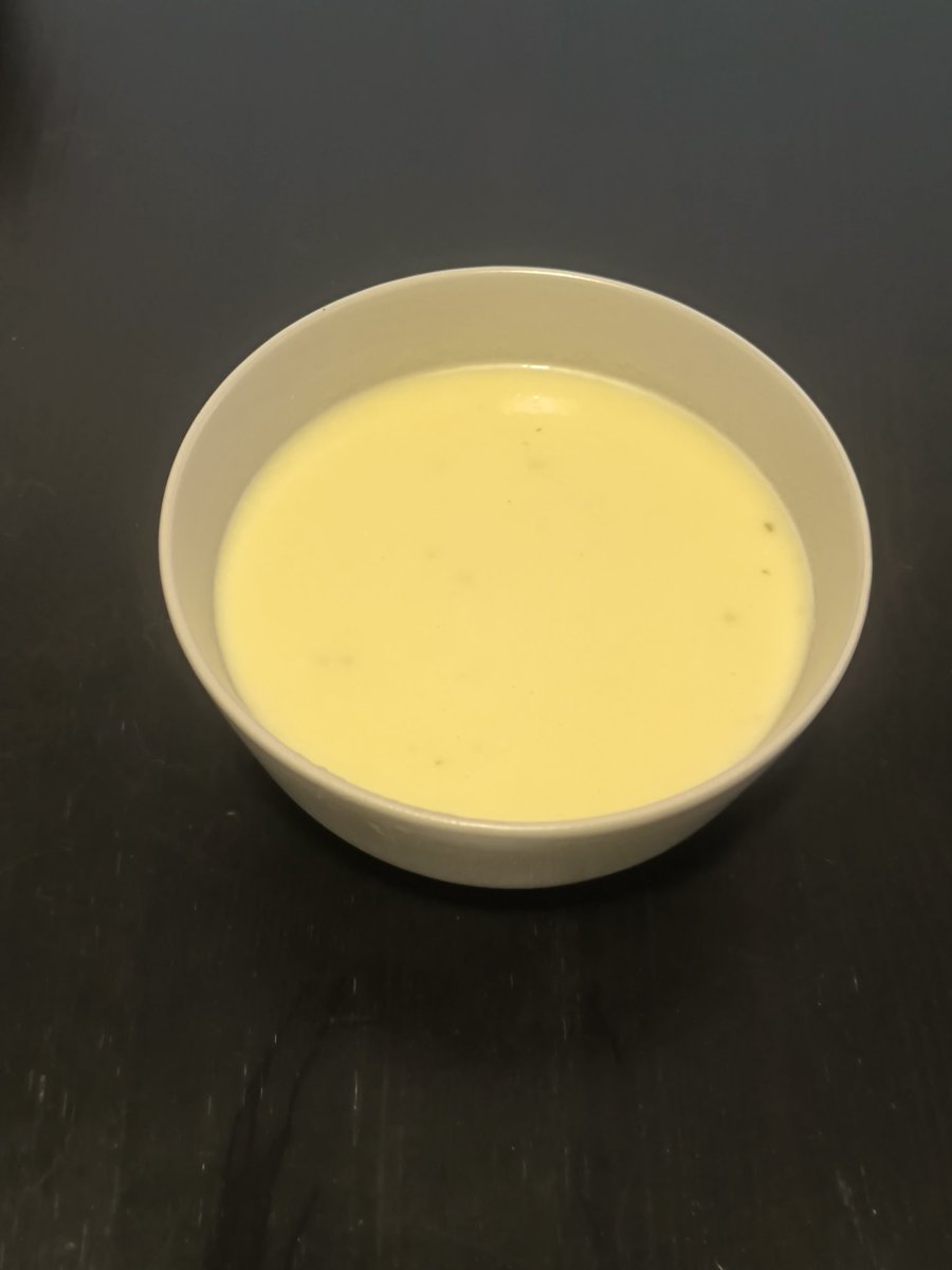GastroCharlie's tweet photo. Gazpachuelo de espárragos.
Lleva un bote entero de espárragos de medio kilo, un huevo duro y un aguacate. Se aliña. Yo le añado un pepinillo agridulce.
Se agrega agua hasta que tenga la consistencia deseada (no demasiada). https://t.co/BjtFz3QiFf