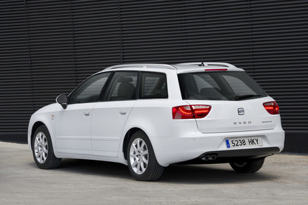 RubnNistal's tweet photo. No sabía que Seat desarrolló una ud del Exeo familiar con el motor V8 4.2 de 420cv y tracción 4 para estudiar su comercialización... https://t.co/hbAWRhRyRB