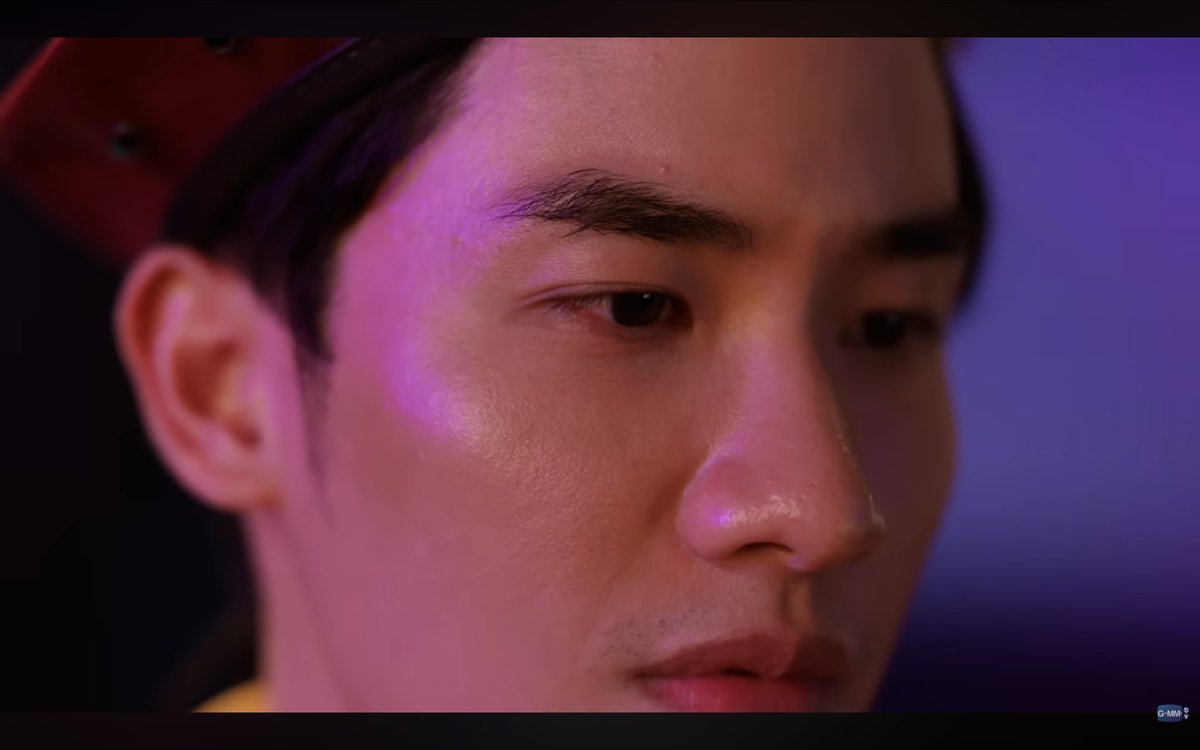 Palak070's tweet photo. #ADogAndAPlaneEP6

Can we talk about P'Jojo's direction and the camera work in this scene? 😭

Just minutes earlier, Kanit had happily told Toto he wasn't embarrassed to bring him to his friends' party. Then Toto comes back, sees Lion slipping a ring onto Kanit's finger, and in that single moment everything changes.

He doesn't interrupt. He doesn't ask for an explanation. He doesn't even look back.

The camera lingers just long enough for us to feel Toto's heartbreak before following him as he quietly walks away, as if he's already convinced himself that Kanit has chosen Lion.

No dramatic confrontation. Just silent acceptance.

What a beautifully heartbreaking directorial choice by P' @JojoTichakorn