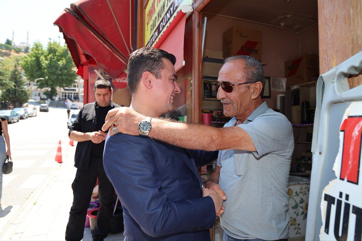 OsmanGokcek_'s tweet photo. AK Parti Nallıhan İlçe Başkanımız Sayın Av. Fatih Ünal ve teşkilatımızımızla birlikte esnafımızı ziyaret ettik https://t.co/9AUBs3Lvju
