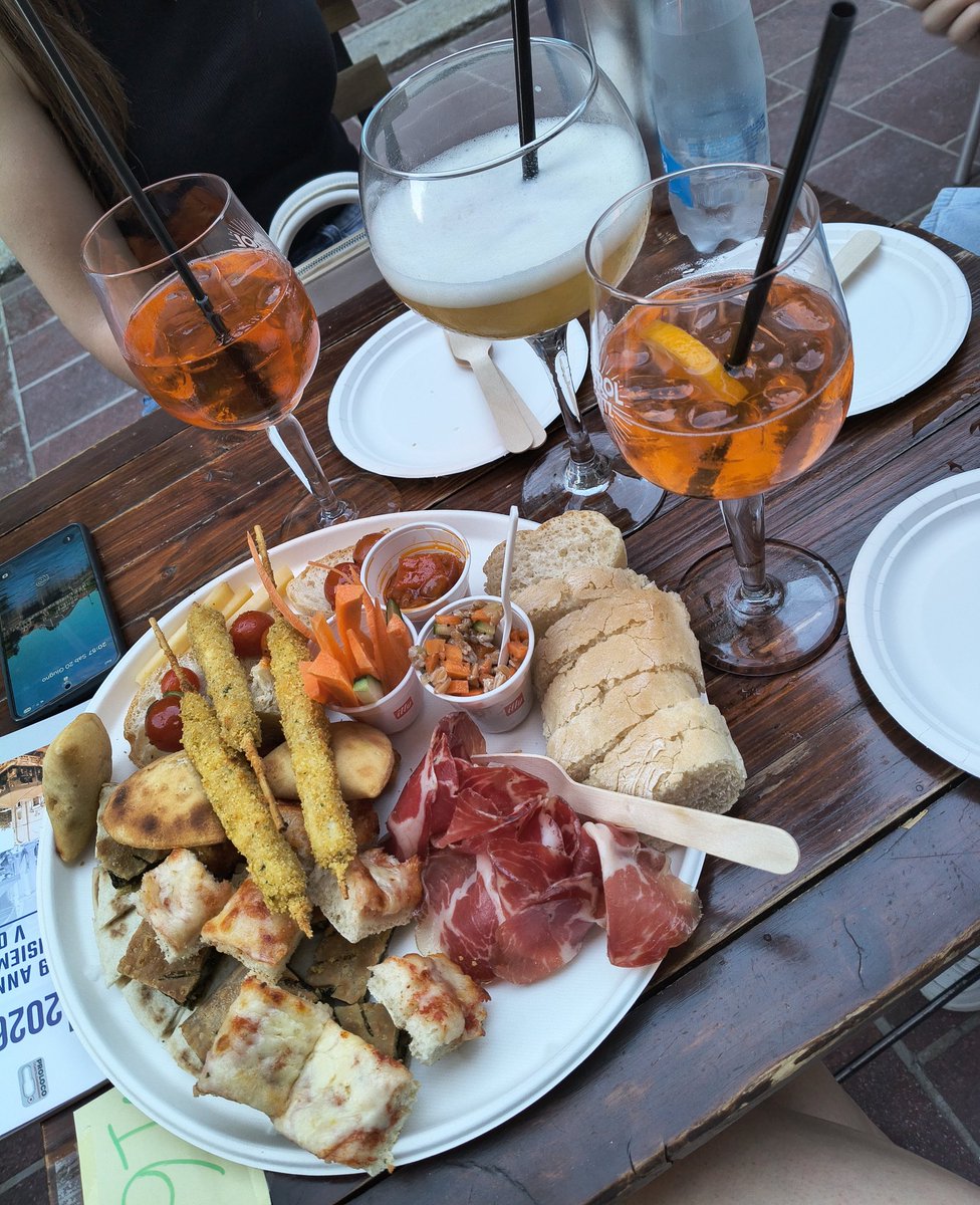 librasivy's tweet photo. Portate rispetto allo Spritz ingrati https://t.co/dtsnLPro3G