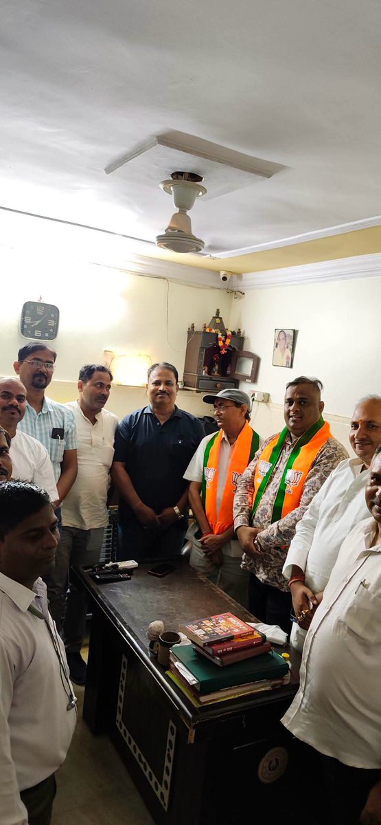 ijagdambasingh's tweet photo. BJP पूर्वांचल मोर्चा, मयूर विहार जिला की संगठनात्मक बैठक त्रिलोकपुरी में श्री Sunil Pandey जी की अध्यक्षता में डिजिटल प्रशिक्षण एवं अन्य कार्यक्रमों के संदर्भ में संपन्न हुई, जिसमें मेरी भी उपस्थिति रही। https://t.co/LBOoILPIek
