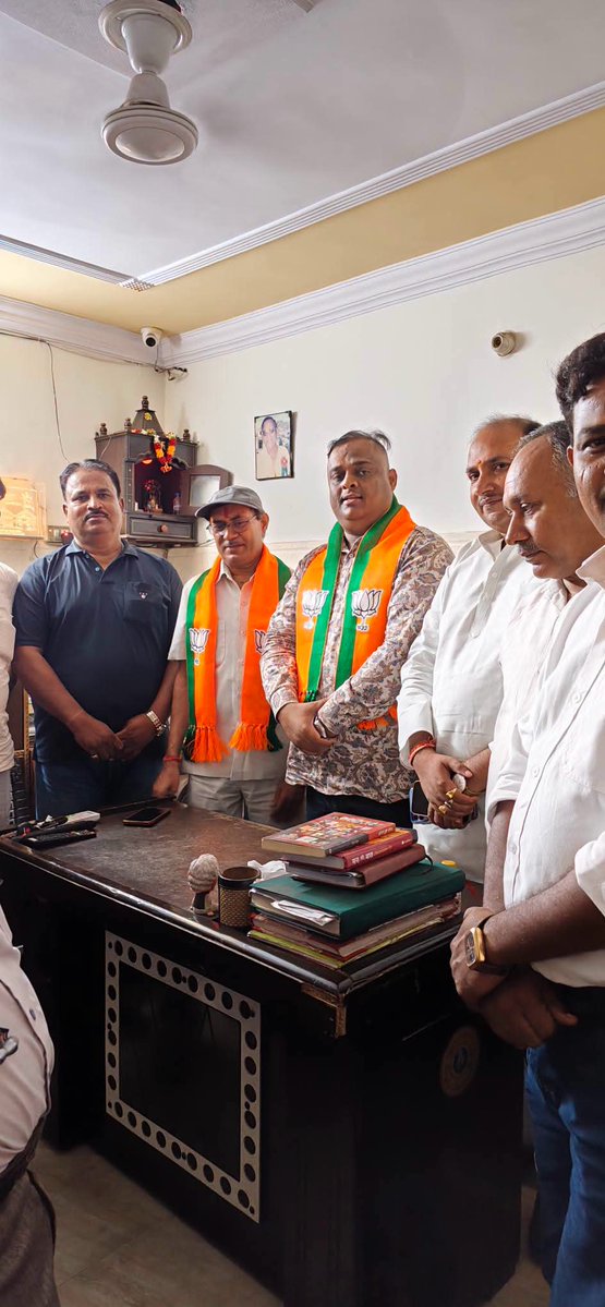 ijagdambasingh's tweet photo. BJP पूर्वांचल मोर्चा, मयूर विहार जिला की संगठनात्मक बैठक त्रिलोकपुरी में श्री Sunil Pandey जी की अध्यक्षता में डिजिटल प्रशिक्षण एवं अन्य कार्यक्रमों के संदर्भ में संपन्न हुई, जिसमें मेरी भी उपस्थिति रही। https://t.co/LBOoILPIek
