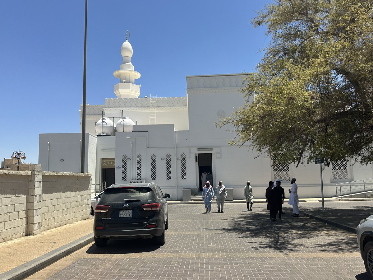 EvolveLeadLove's tweet photo. Har zarra dil fareb hai ,har jalwa jaan nawaz,
Har gaam par guman hai ki manzil yahi to hai ….

It was an amazing experience offering friday prayers at Masjid e Tauba .It was here that Ayat e Tauba was revealed . 
Prophet Peace Be Upon Him,
Camped at this place for around two weeks. 

#Ziyarat #SacredFootstepsOfPropeht #Tabuk #SaudiArabia  #Travel #Happiness