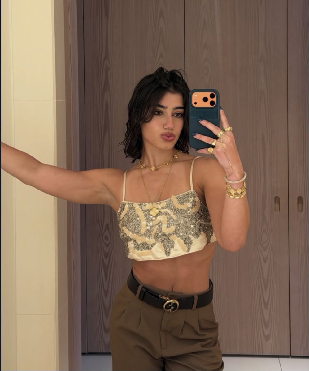 PitLoverzx's tweet photo. Imagine having access to Sara Saffari’s sweaty pits after a intense workout😵‍💫😵‍💫😵‍💫 https://t.co/dbJL7lx1JC