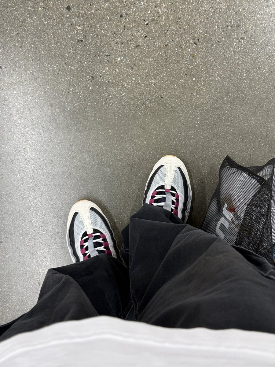 jim2moon's tweet photo. We Out 🙌 @nikestore @Nike #kotd #snkrskickcheck #airmax95sb https://t.co/Sjlwer2hzE
