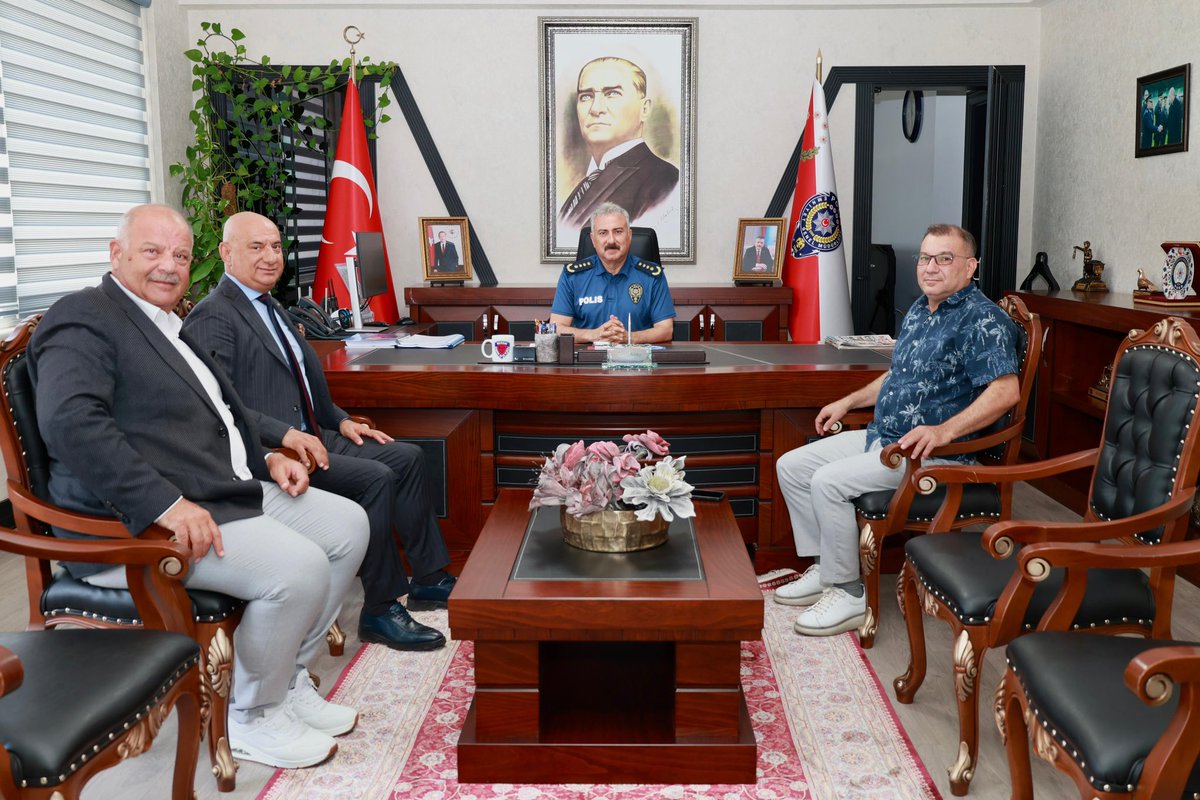 mhpcukurova's tweet photo. İlçe Başkanımız Mehmet ŞAHİN, Başkan Yardımcımız Halil İbrahim KARGÖREN ve Uğur SİPAHİ, Mersin İl Emniyet Müdürü Fahri AKTAŞ’a hayırlı olsun ziyaretinde bulundular. Nazik misafirperverlikleri ve samimi sohbetleri için kendilerine teşekkür eder, görevlerinde başarılar dileriz. https://t.co/PR3i1fJ3iq