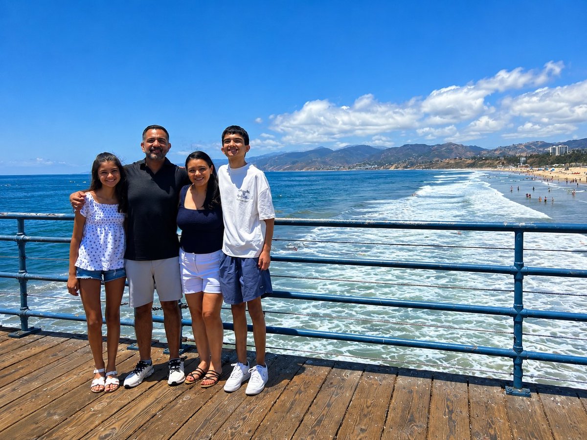 jloz82's tweet photo. California week with the family was a blast! Lots of roller coasters, and memories made. Grateful for the fun times together! 🙏🏾🇺🇸🎢
#MakingMemories #FamTime #California #Hollywood
@UniversalH47329
@SFMagicMountain https://t.co/KFJGiZmn76