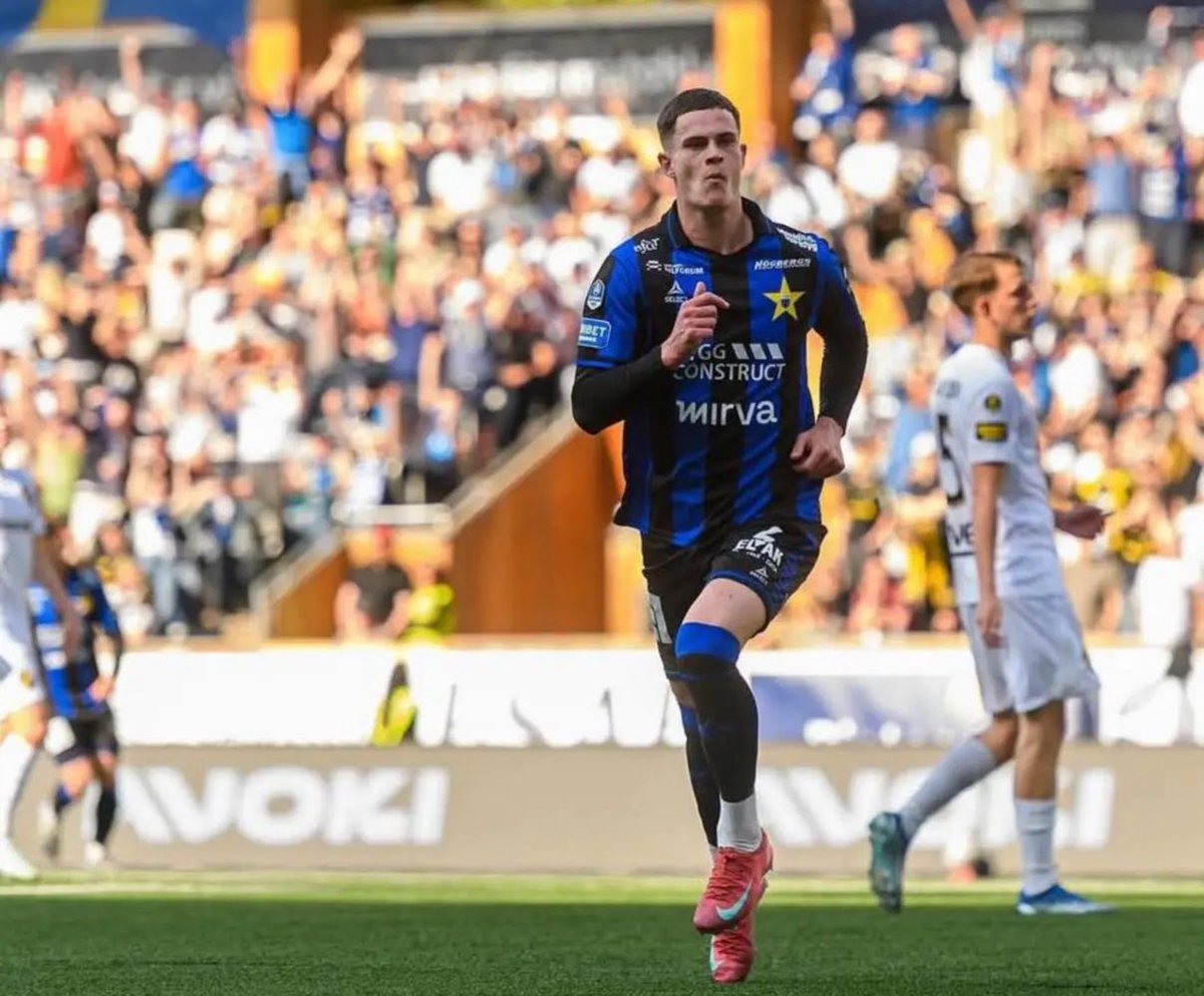 johnwalker_1986's tweet photo. Robbie Ure is on Fire

Ignored by Scotland despite being on a ridiculous run of form pre World Cup with table-topping Sirius.

In the 1st game back in Sweden, he has just grabbed his 4th ⚽️ of the match against last seasons champions, Mjallby.

Already on 11⚽️ for the season which matches his return for the entirety of last season 

A Future Scotland #9 Surely?!
