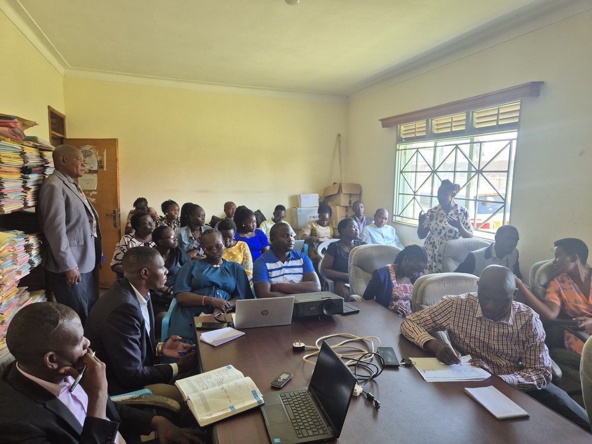 BLocalgovt's tweet photo. Today we convened stakeholders for feedback on community-led health monitoring findings by @Ashwauganda in partnership with #UDHA at the district headquarters. The meeting generated discussion on challenges, strengths and resolutions on the next steps to improve health service https://t.co/w2DbYUmEux