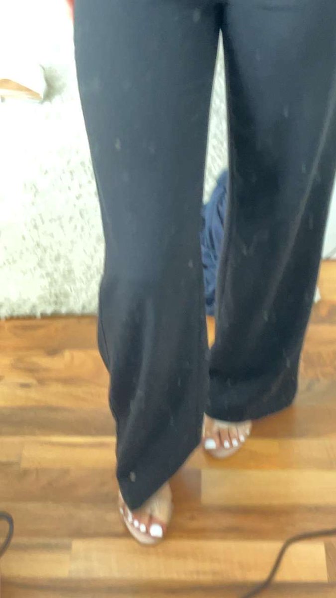 Koenigin_Anna's tweet photo. Stell dich vor mich so das ich meine Knie immer wieder in deine eier Rahmen kann bis du dir in die Hose wichst und auf den boden heulst und dann wirst du wie ein guter Sklave alles sauber lecken und dich bei mir bedanken mit geld #findom #blackmail #zahlsklave #findomme #paypig https://t.co/97uF4vXDjk