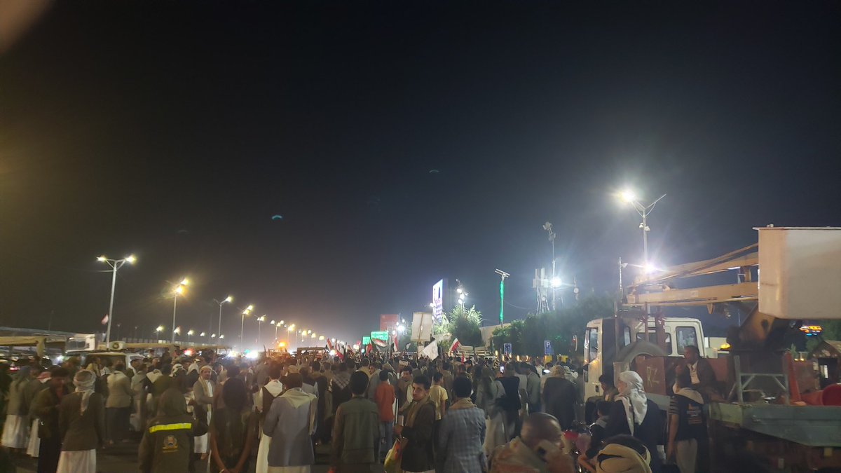HAljbly20587's tweet photo. خروج جكاهيري تأييدا لبيان القوات المسلحة اليمنية ،، مباشر من ميدان السبعين #غزة_1000يوم_من_الابادة https://t.co/fZ5abouqaE