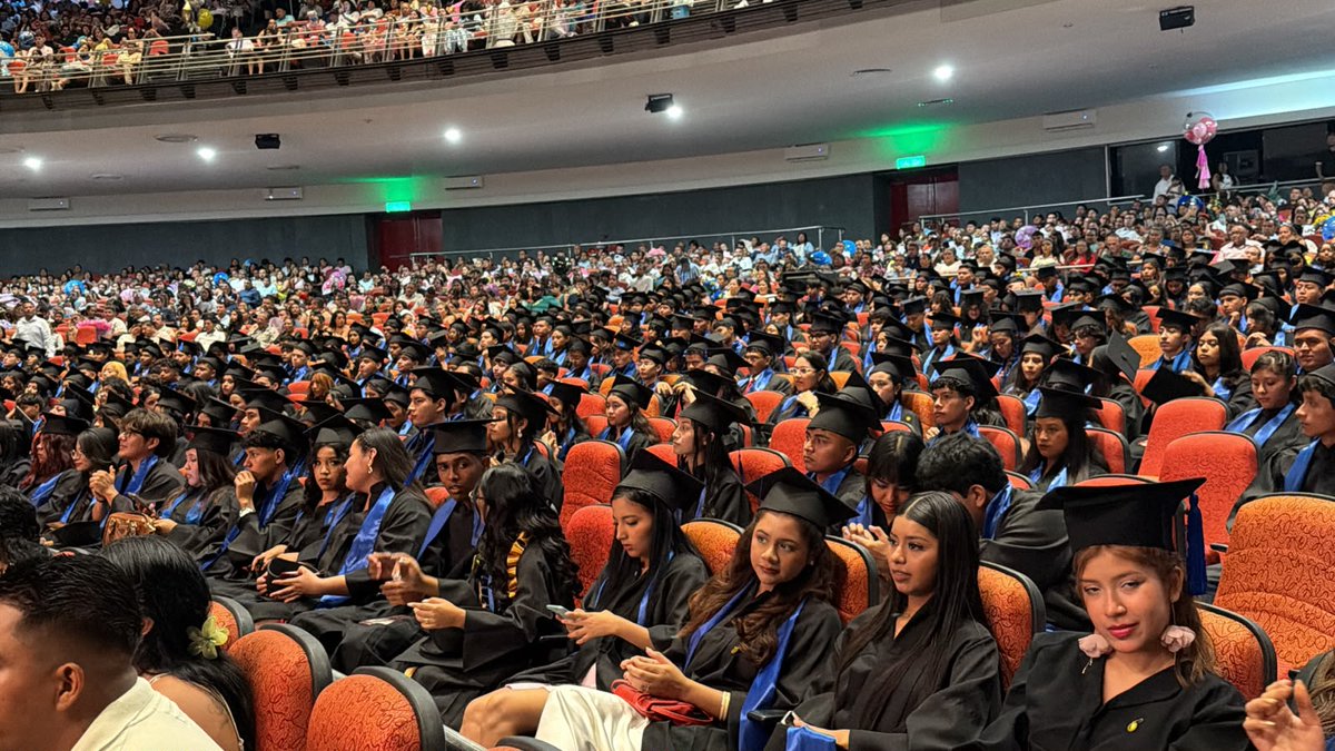 Stymphaliaj6oa's tweet photo. La subsecretaria Lucila Rangel Santos asistió a la Clausura de la Generación 2023-2026 del Centro de Estudios Tecnológicos Industrial y de Servicios No. 116.
Leer nota: https://t.co/yePXikDrnl https://t.co/zjRRkjkeE6