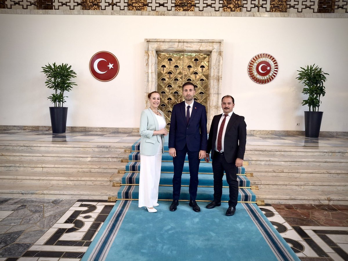 yguder2013's tweet photo. Yönetim kurulumuz tarafından Türkiye Büyük Millet Meclisi’ne ziyaret gerçekleştirilmiştir. Ziyaret çerçevesinde derneğimizin faaliyetleri hakkında bilgilendirmelerde bulunulmuş; mesleki konular başta olmak üzere karşılıklı görüş alışverişi yapılmıştır. Bu kapsamda, sayın milletvekillerimizin destekleri alınmıştır. 

Ayrıca, heyetimizi Türkiye Büyük Millet Meclisi çatısı altında kabul eden sayın milletvekillerimize teşekkürlerimizi sunarız.

@yguder2013