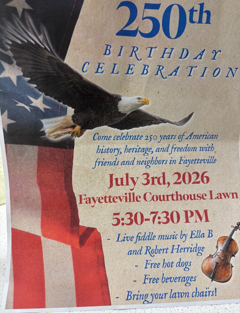 LonghornBandG's tweet photo. Happy 4th of July from Historic Fayetteville Texas!! 🇺🇸
#FayettevilleTexas #SaltLick #Joes https://t.co/jbD5k0LWH8