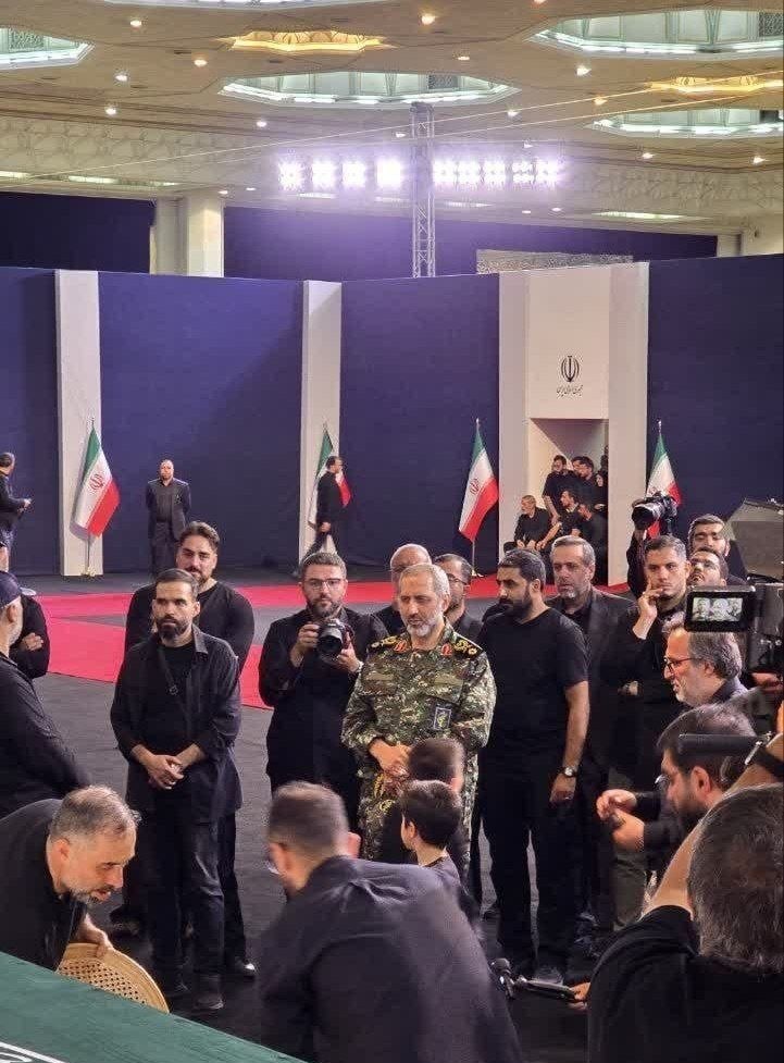 IrnaEnglish's tweet photo. IRGC Aerospace Commander Seyyed Majid Mousavi paid tribute to the martyred Leader of the Islamic Revolution Ayatollah Seyyed Ali Khamenei. https://t.co/b2UoHApxOb