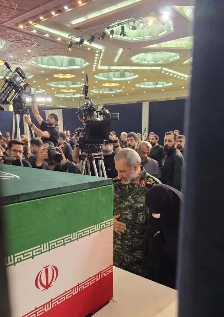 IrnaEnglish's tweet photo. IRGC Aerospace Commander Seyyed Majid Mousavi paid tribute to the martyred Leader of the Islamic Revolution Ayatollah Seyyed Ali Khamenei. https://t.co/b2UoHApxOb