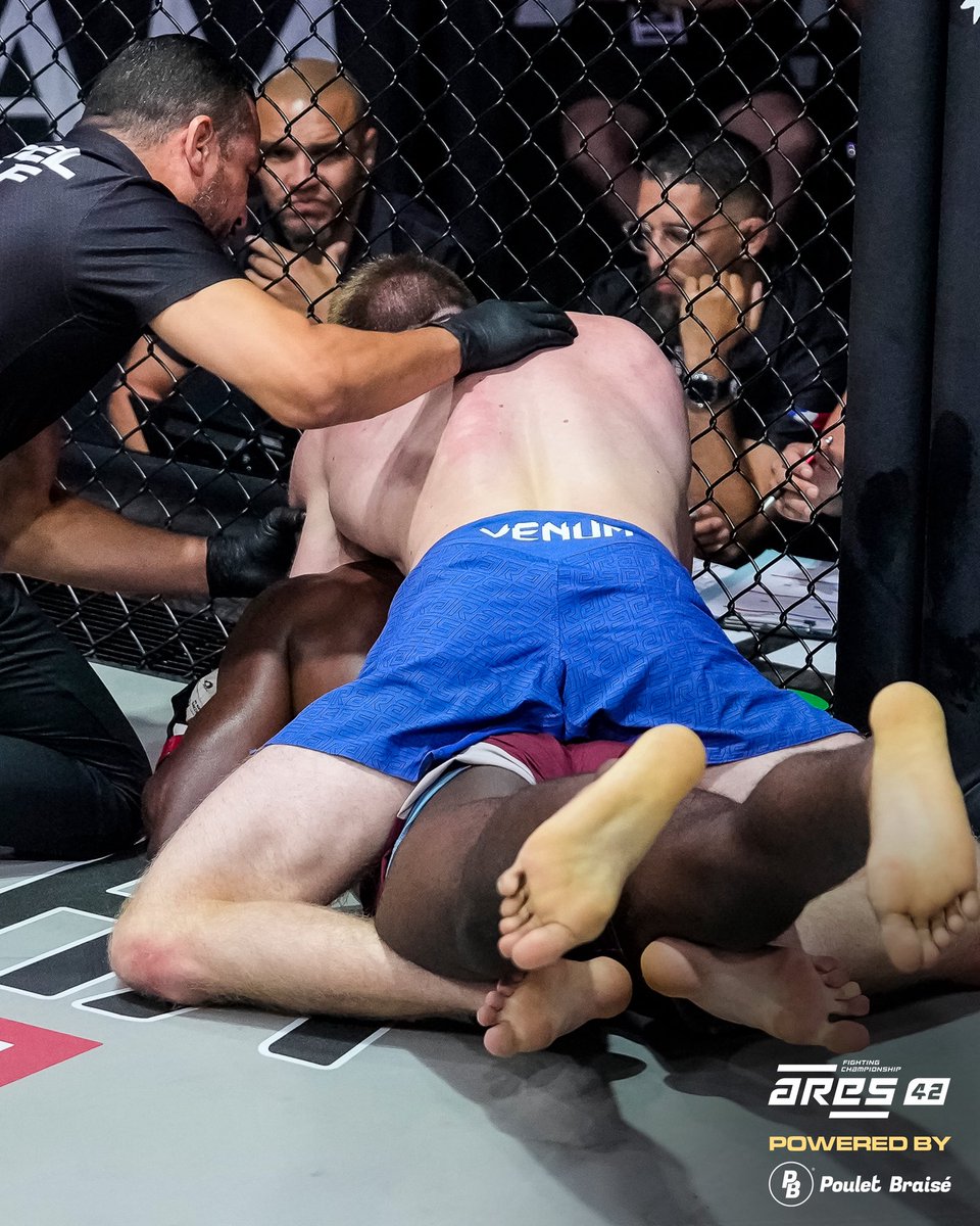 ares_fighting's tweet photo. 4 combats, 4 victoires, 4 RNC 

Quand Steffen Rossevatn prend ton dos, la suite est déjà écrite. 🐍😮‍💨

#ARES42

📺 En direct sur @canalplussport &amp; @ufcfightpass https://t.co/VWbaearTBZ