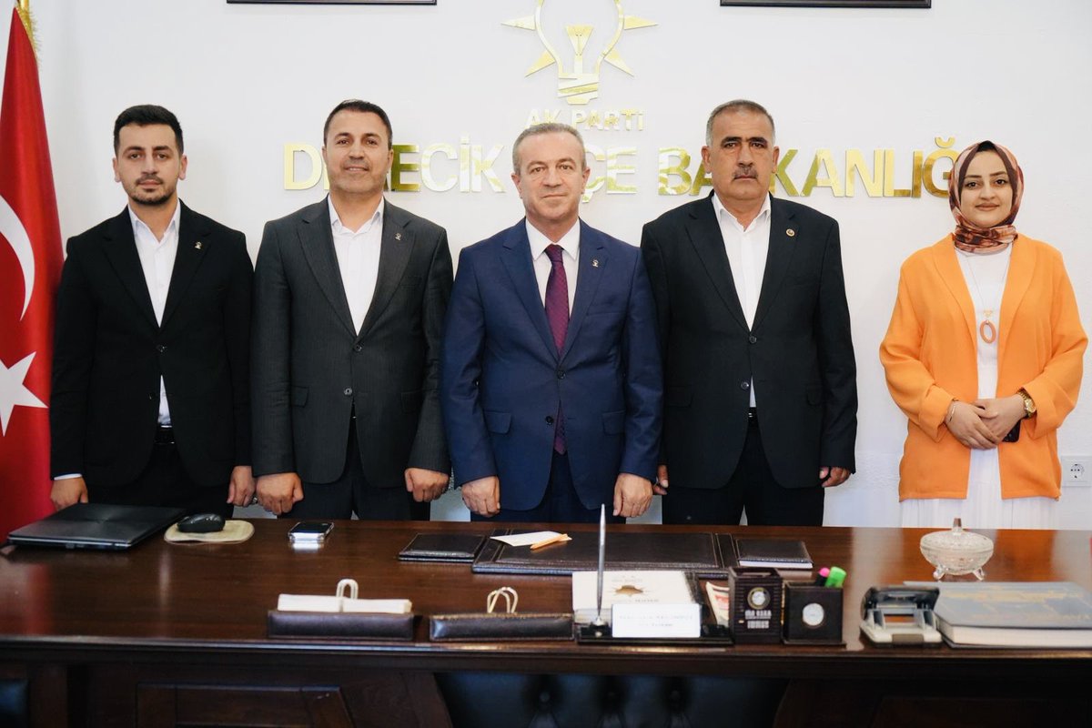 abdurahimAKGNDZ's tweet photo. 📍AK Parti Derecik İlçe Başkanlığı…

İl Başkanımız, Şemdinli ve Çukurca Belediye Başkanlarımızın katılımlarıyla, Temmuz Ayı İlçe Danışma Meclisi Toplantımızı dava ve yol arkadaşlarımızla büyük bir coşku içerisinde gerçekleştirdik.

Toplantımızda ilçemizde yürütülen ve planlanan çalışmalar üzerine istişarelerde bulunduk.

Birlik ve beraberlik içinde, davamıza ve ilçemize hizmet için durmadan, yorulmadan çalışmaya devam ediyoruz.

Rabbim birlik ve beraberliğimizi daim eylesin.

@RTErdogan
@Akparti
@abuyukgumus
@MustafaAlkayis
@byildiz63
@KayaZeydin 
@sakar_fahri 
@nazmidemirtr