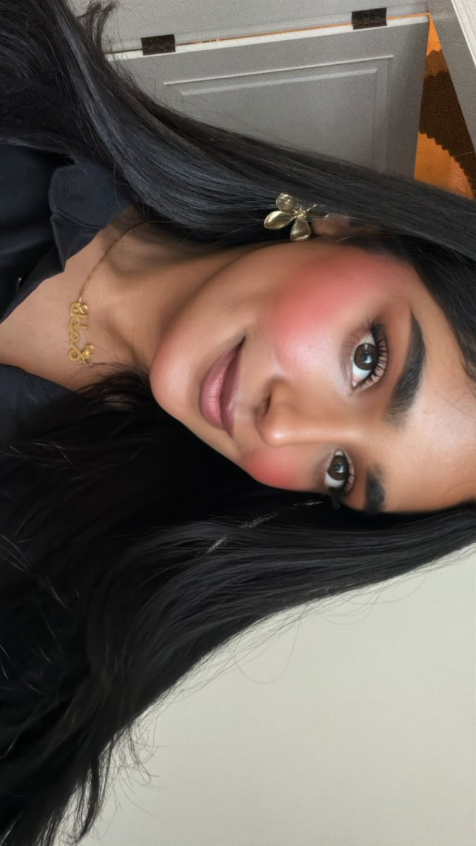 fatima3ashoor's tweet photo. makeup look for baby sis graduation lunch 🫣😆❣️ https://t.co/Z5LqqtIE3a