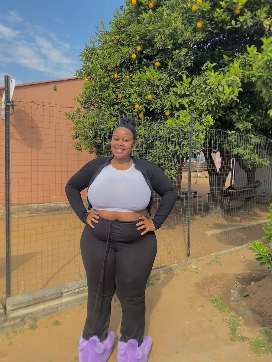 PlusSizeHub_2's tweet photo. cardii Ditshegoww https://t.co/uJVRo7g2bk