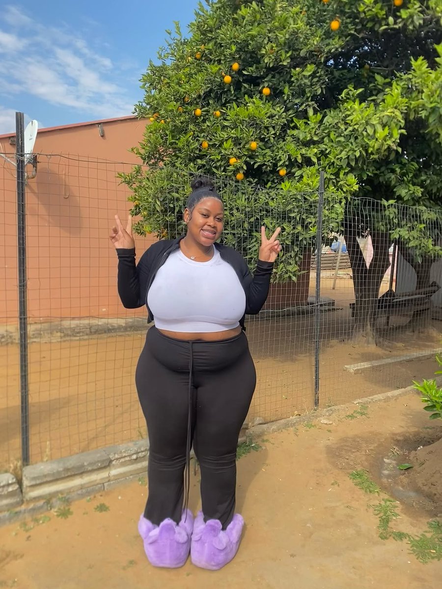 PlusSizeHub_2's tweet photo. cardii Ditshegoww https://t.co/uJVRo7g2bk