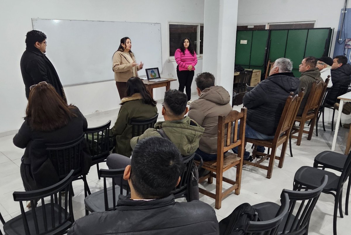 IRSLaRioja's tweet photo. 🧑🏻‍🏫👩🏻‍🏫 Compartimos una tarde de capacitación junto a los docentes de la Escuela de Oficios perteneciente a @unlaroficial

💪🏻 Dialogamos sobre la importancia de aprender y trabajar con una perspectiva sostenible, resaltando la ética y la responsabilidad social. https://t.co/XYYhOxZsX7
