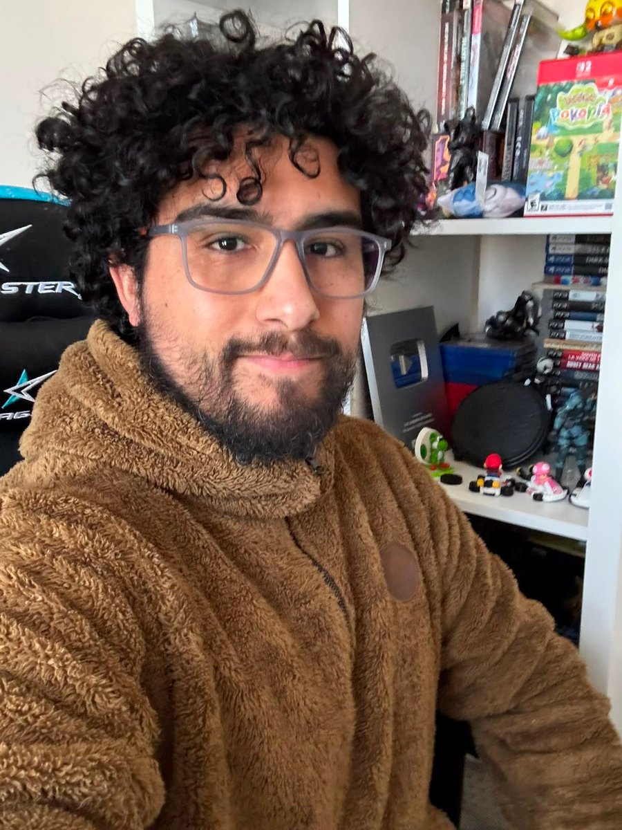 CamiloReviews's tweet photo. Compa, te respeto mucho por nuestros años como colegas en YT pero acá te equivocas.
Hay un tercer tipo de personas, los que valoramos el formato físico y tenemos nuestra pequeña colección que nos hace felices, sin pretensiones de ser mejor que nadie o venderlos en el futuro. https://t.co/BBgl35qeAt