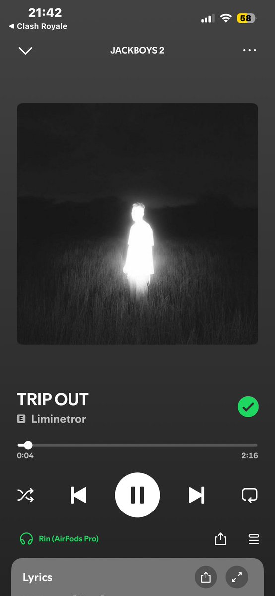 Rinkulicia's tweet photo. @trvisXX bro tf happened to trip out 😭😭🙏 https://t.co/EO7TKFrm6B