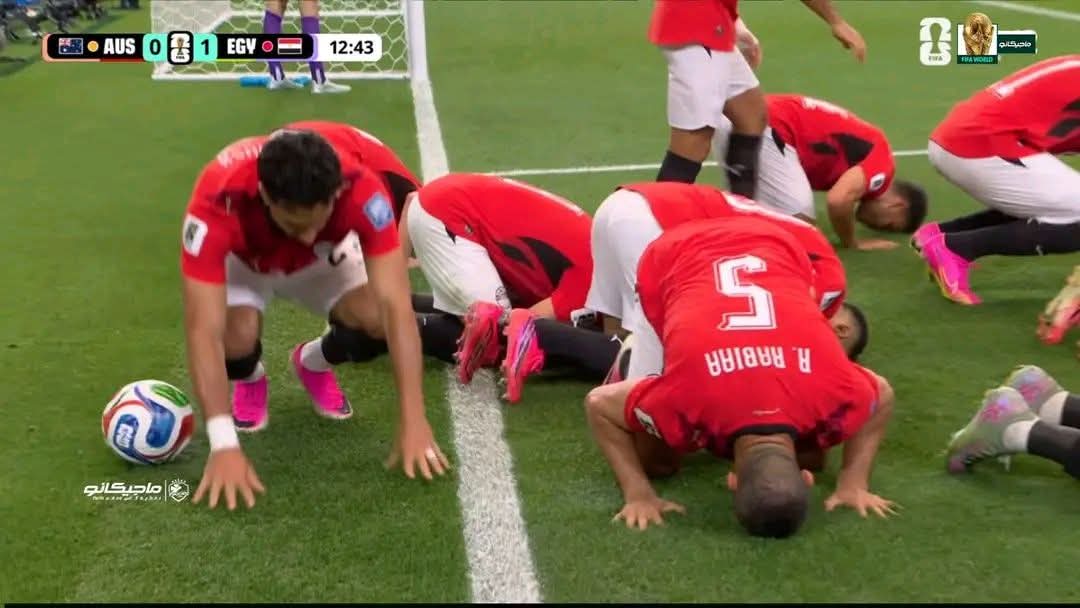 Yunasusr's tweet photo. صلاة العيد في مصر 😭 https://t.co/9Dkx1m3Zwa