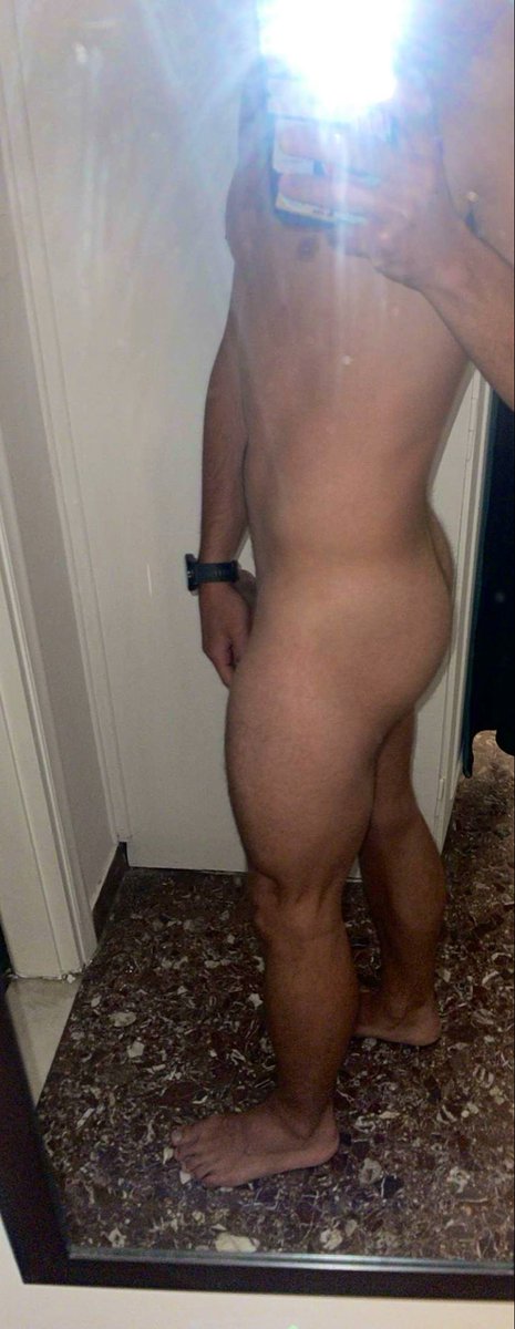 Clumsy__Wumsy's tweet photo. Leg day done. Τώρα περιμένω να μου πουν “έχεις μεγ��λώσει” 🤭 https://t.co/epzWm12mnj