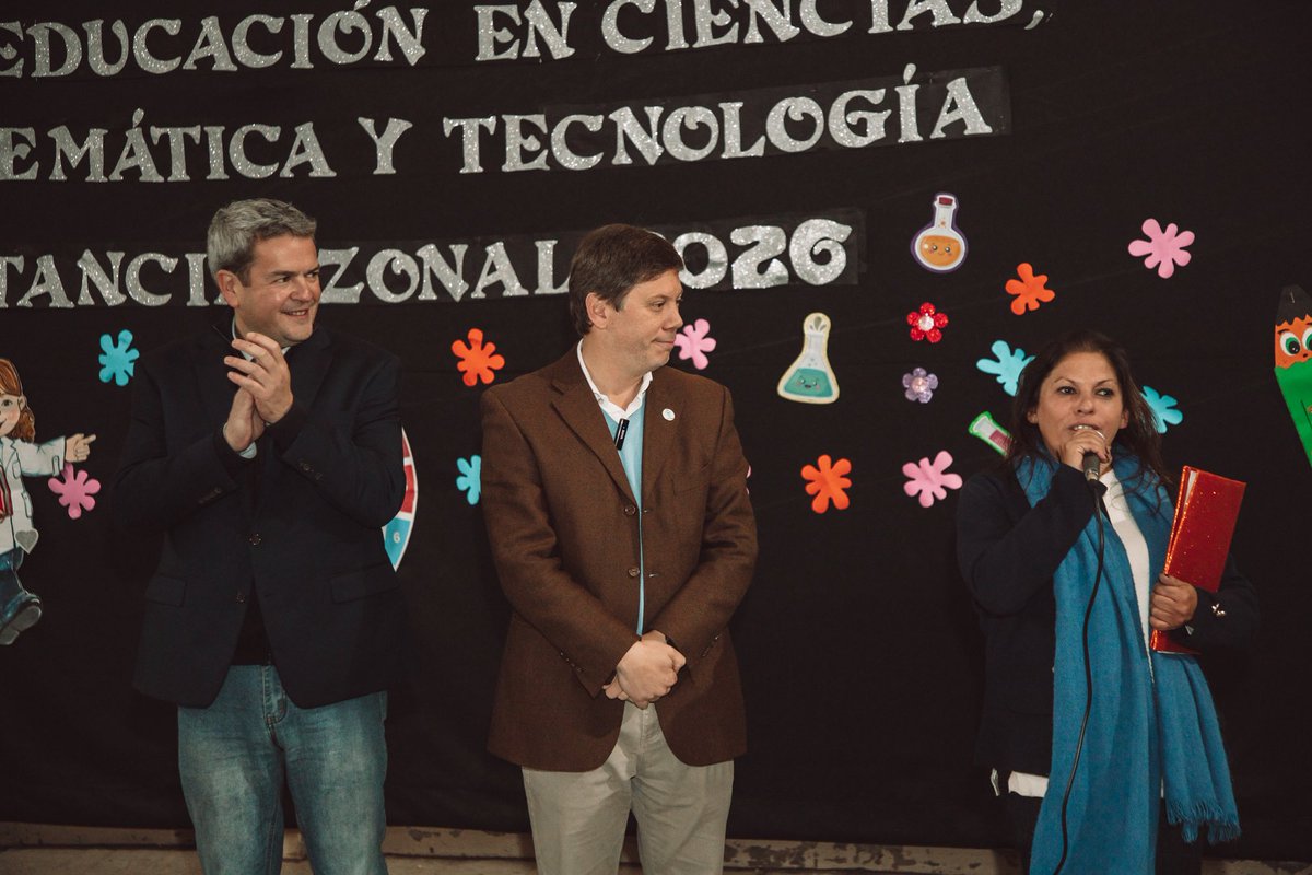 PMacchiarola's tweet photo. VISITAMOS LA FERIA DE CIENCIAS ZONAL DE YERBA BUENA 📚👦🏼🫱🏻‍🫲🏼

Nos fuimos felices de compartir una nueva edición de la Feria de Ciencias Zonal en el Colegio Las Colinas, donde alumnos de distintas escuelas y colegios presentaron proyectos llenos de creatividad, e innovación. https://t.co/NA3nsNWkAM
