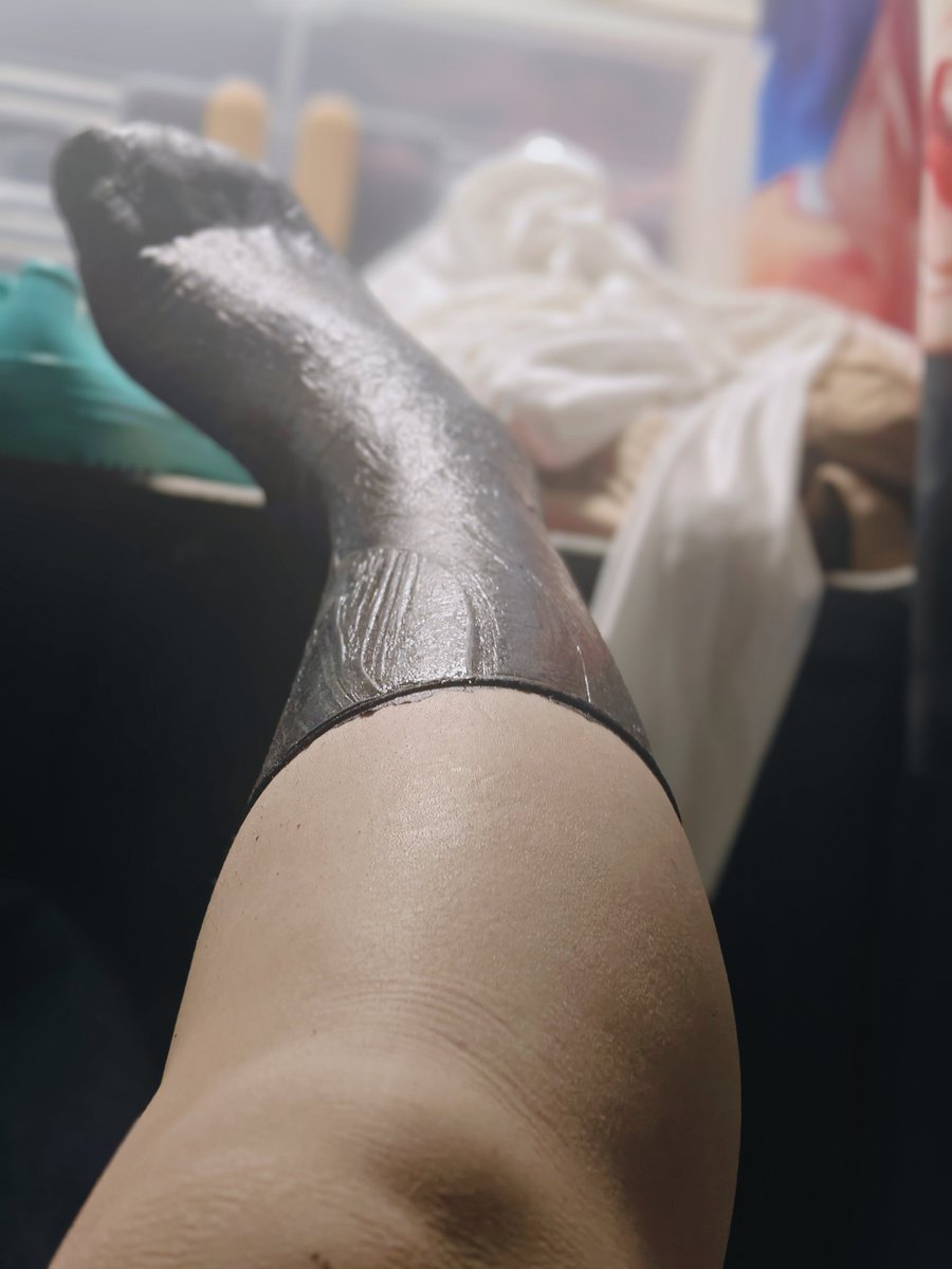 Maomao_ixin's tweet photo. 嗯,很完美的胶袜,舍不得脱掉
#敷贴 #医用敷贴 #encasement #胶带 #全包 #胶带全包 #胶带全包木乃伊 #bondage #messy #永久拘束 #胶水 #密封胶 #WAM #latex #liquidlatex #液体乳胶 #wetandmessy https://t.co/dwDsbLhLlB