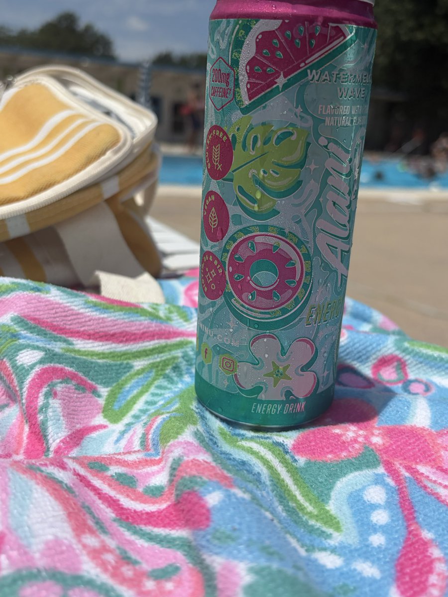 heylalateach's tweet photo. Pool days with @AlaniNutrition today are the best days. #WatermelonWave ☀️🕶️🛟🌻 https://t.co/7kxLGBNIDl